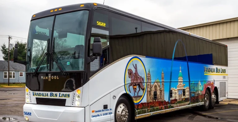 Deluxe Mid-Size Motorcoach image